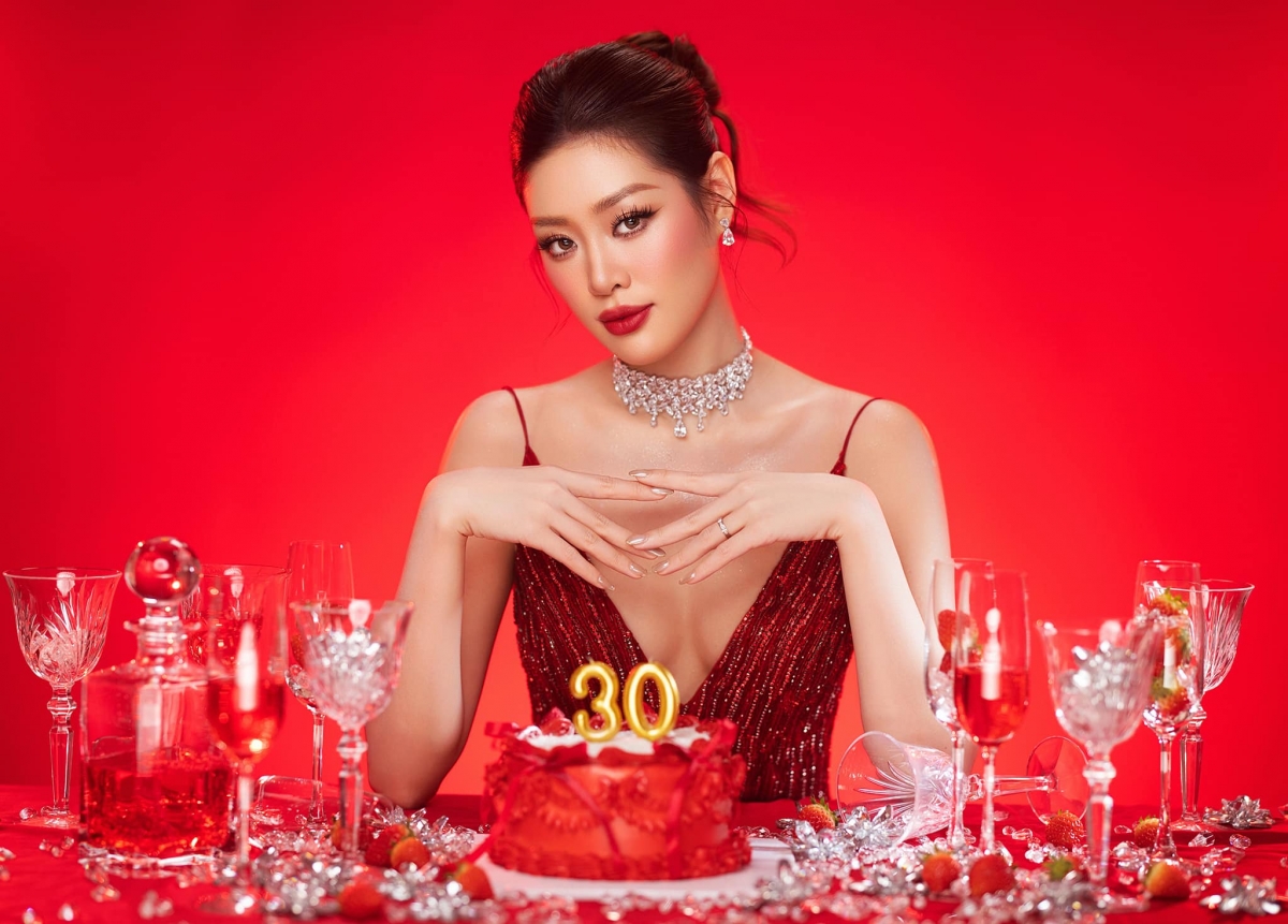 Hoa hậu Khánh Vân đăng bộ ảnh mới do ông xã Nguyễn Long chụp mừng tuổi 30. (Nguồn: FBNV)