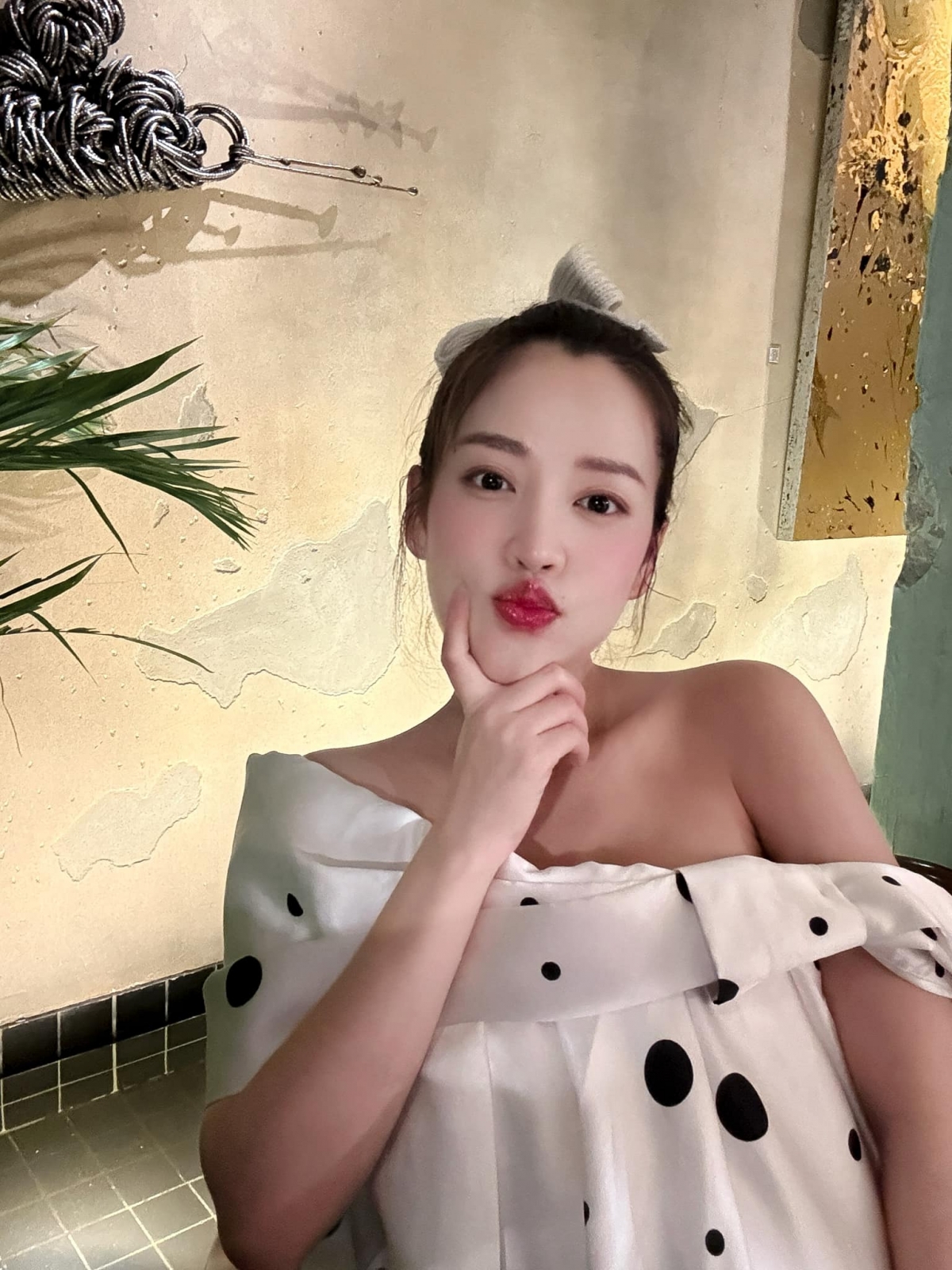 Dịp Valentine, Puka gọi hình ảnh mang bầu của mình là món quà hình thức dành tặng chồng: "Quà Valentine của anh. Nhận hình thức trước nha! Tới đủ ngày đủ tháng em giao hàng sau".