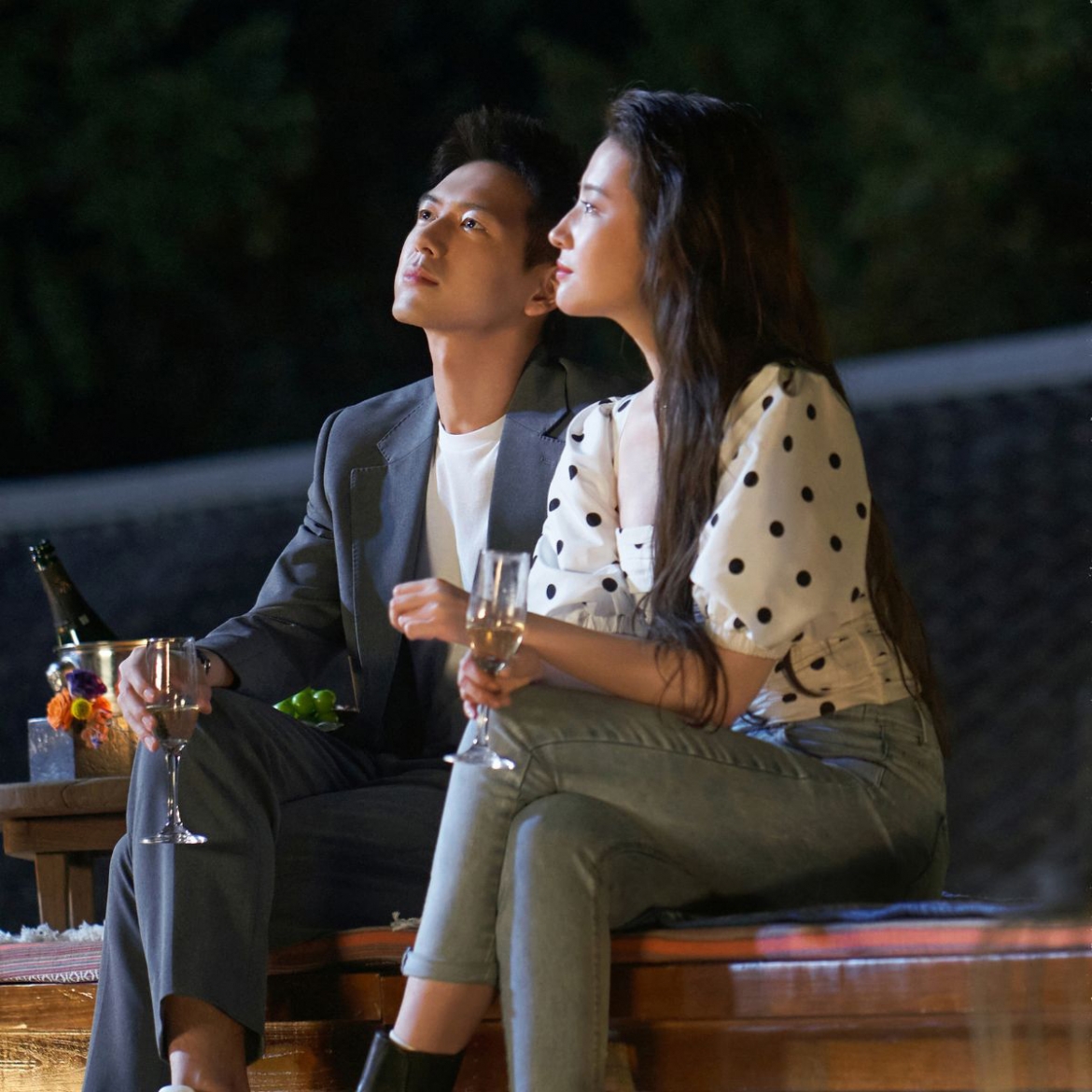 Hứa Hồng Đậu là hình mẫu của một cô gái tự do và mạnh mẽ. Cô quyết định rời bỏ thành phố ồn ào để trở về một miền quê bình yên, tự chủ cuộc sống của mình. Trong hành trình đó, cô tìm được tình yêu đích thực là Tạ Chi Dao (Lý Hiện đóng) – một mối quan hệ không bị chi phối bởi vật chất hay danh vọng, là sự hòa hợp giữa hai tâm hồn đồng điệu, giản dị nhưng sâu sắc.
