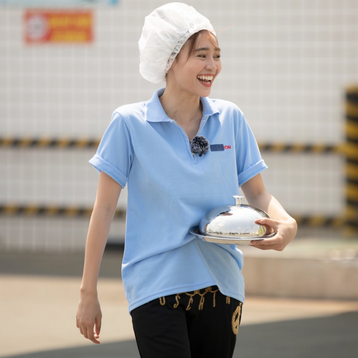 Ninh Dương Lan Ngọc là bóng hồng duy nhất của Running Man Vietnam mùa 1, nhưng không hề yếu thế. Cô chơi lăn xả, hài hước và có không ít lần khiến các thành viên nam phải dè chừng khi đối đầu. Nữ diễn viên thường xuyên bày trò, lừa các thành viên khác bằng sự ngây thơ, khiến họ mất cảnh giác. Những màn "diễn sâu" của cô cũng góp phần tạo nên nhiều khoảnh khắc cười ra nước mắt.
