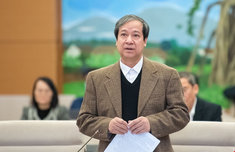 Bộ trưởng Bộ GD-ĐT Nguyễn Kim Sơn báo cáo tại phiên họp 42 của Ủy ban Thường vụ Quốc hội