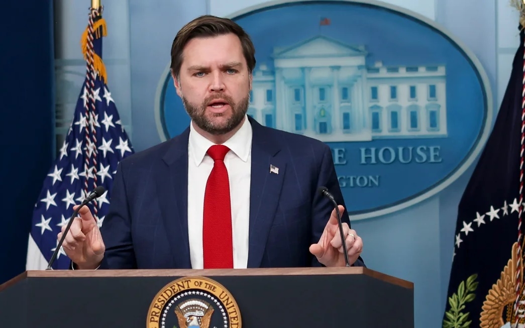 Phó Tổng thống Mỹ Vance phát biểu tại Nhà Trắng. Ảnh: Bloomberg.