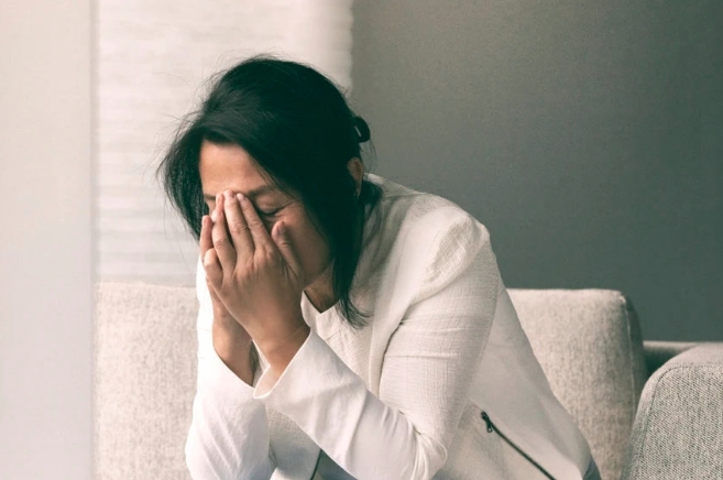 Tôi mệt mỏi khi phải sống trong vỏ bọc gia đình hạnh phúc cùng người chồng lăng nhăng (Ảnh minh họa, nguồn: KT)