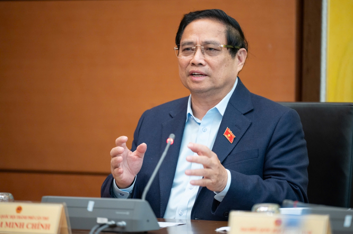 <a href="https://vov.vn/chinh-tri/thu-tuong-kho-cung-phai-lam-nhung-khong-co-nghia-lam-lieu-post1154849.vov" target="_blank">“Khó cũng phải làm nhưng không có nghĩa làm liều”</a> – Thủ tướng Phạm Minh Chính nêu yêu cầu này trước nhiệm vụ nặng nề phía trước là đạt tăng trưởng từ 8% năm 2025, rồi tiếp đến là tăng trưởng 2 con số, hướng đến 2 mục tiêu 100 năm vào 2030 và 2045 mà Đảng đề ra. Thực tế nhiều việc khó thời gian dài không làm được nhưng vừa qua làm được là nhờ cách tổ chức thực hiện; đoàn kết, thống nhất rồi thì chỉ bàn làm chứ không bàn lùi, với đích đến là người dân được hạnh phúc, ấm no, đất nước hùng cường, thịnh vượng, văn minh, giàu mạnh.