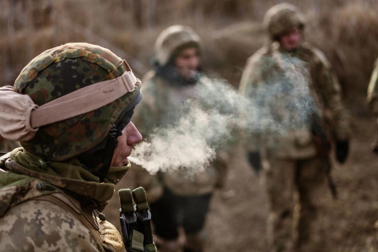 Lính bộ binh Ukraine tại Donetsk. Ảnh: Wall Street Journal