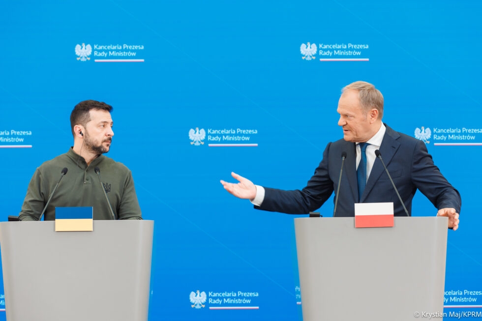 Tổng thống Ukraine Volodymyr Zelensky (bên trái) và Thủ tướng Ba Lan Donald Tusk (bên phải). Nguồn:  Notesfrompoland