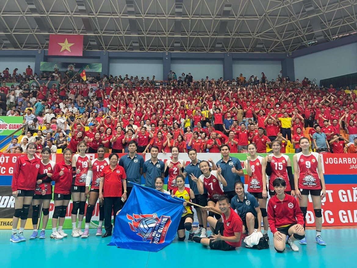 Bích Thủy (số 9) và Bassoko (số 13) từng là đồng đội ở Hóa Chất Đức Giang mùa 2022.
(Ảnh: CLB Hóa Chất Đức Giang). 