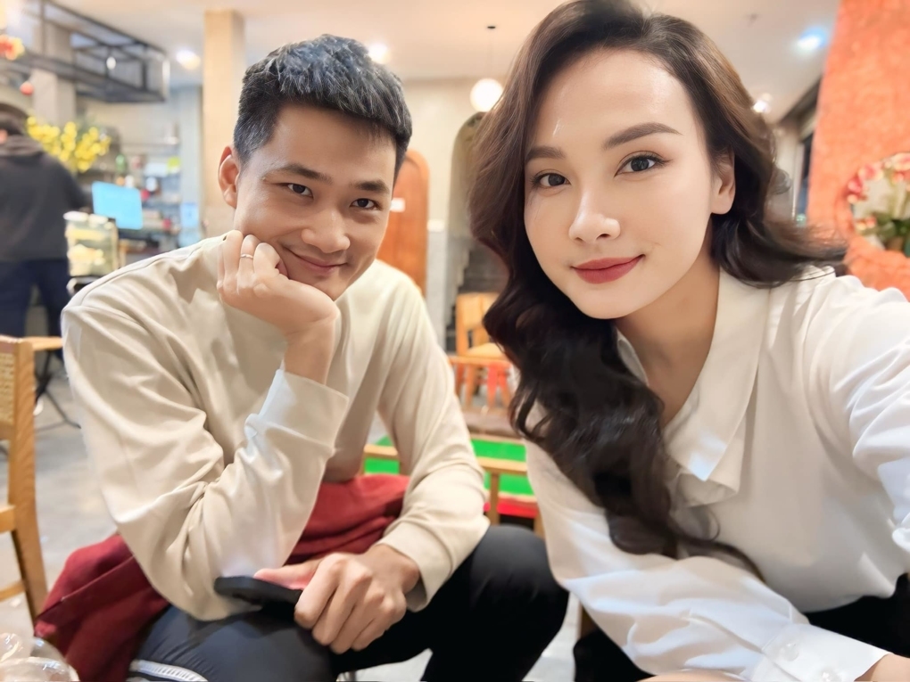 Sao Việt 1/3: Diễn viên Bảo Thanh mừng kỷ niệm 15 năm làm vợ chồng với ông xã Đức Thắng. Nhiều người hâm mộ đã bình luận chúc mừng diễn viên Về nhà đi con và ông xã Quốc Thắng có hôn nhân viên mãn, mong cả hai gắn bó lâu dài, có thêm nhiều thập niên hạnh phúc bên nhau.