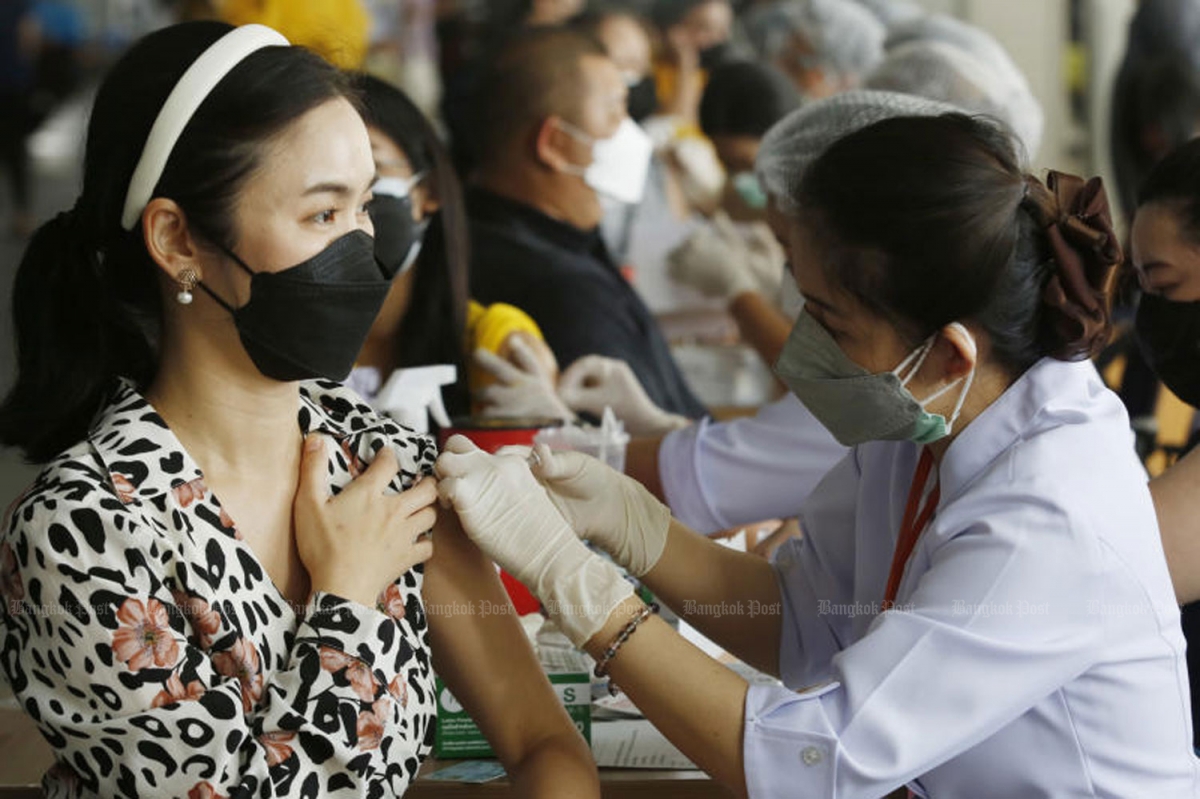Tiêm phòng cúm tại Thái Lan (Ảnh: Bangkokpost)