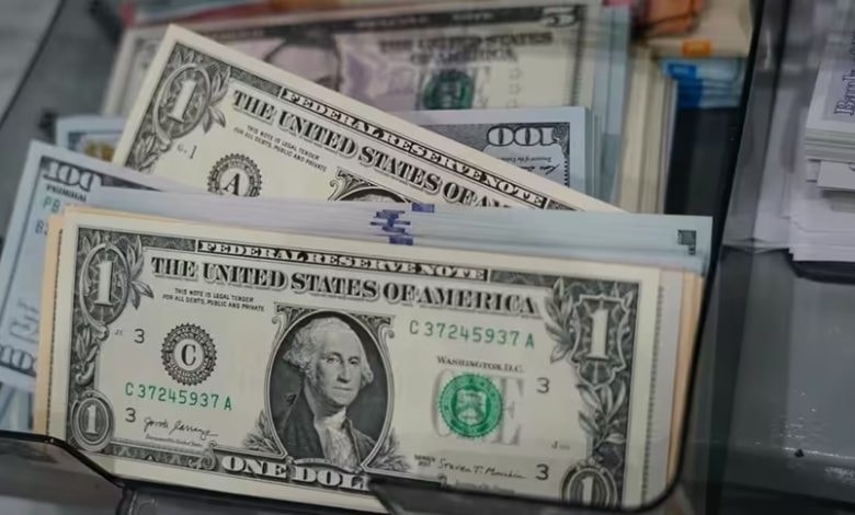Đồng USD tăng giá sau khi Tổng thống Donald Trump cam kết áp thuế 25%. (Ảnh: Int)