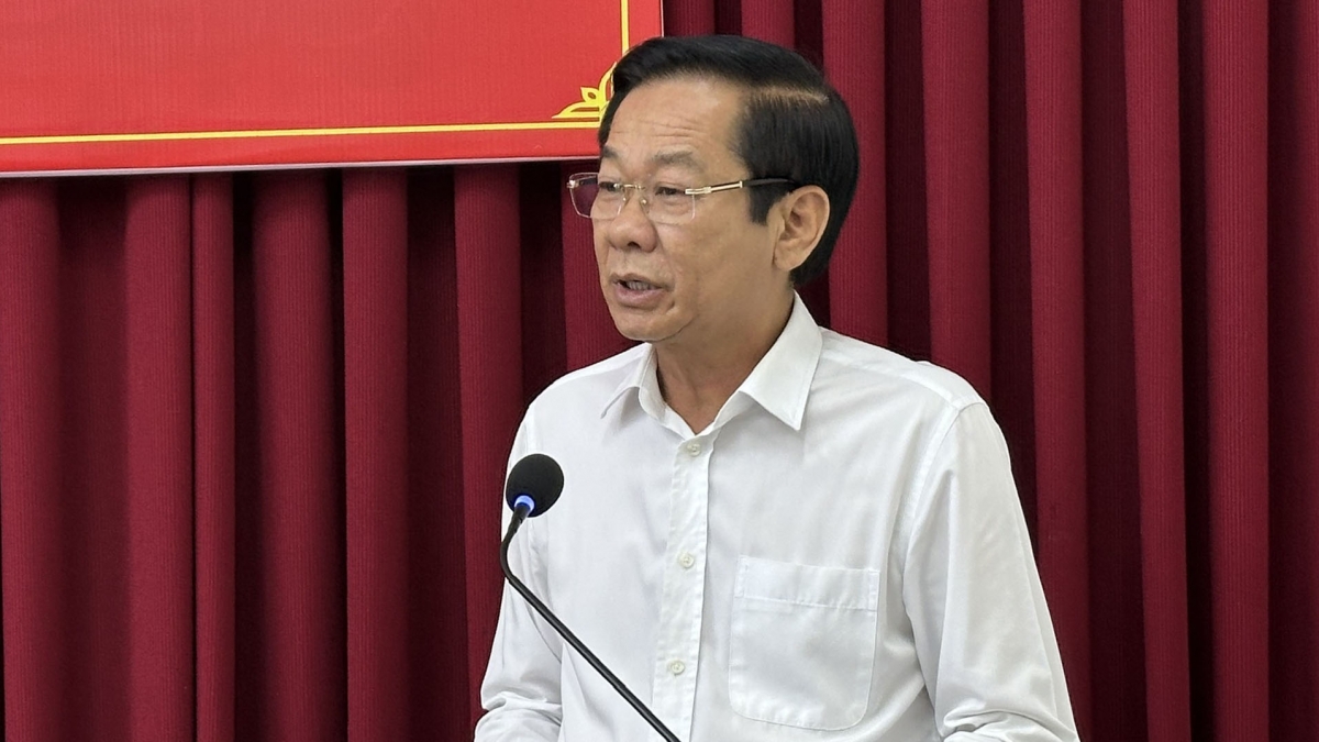 Ông Đỗ Thanh Bình, Bí thư Thành ủy Cần Thơ phát biểu chúc mừng Phó Chủ tịch UBND thành phố Cần Thơ