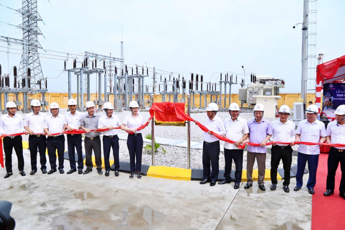 Lễ gắn biển công trình Trạm biến áp 110kV Hưng Hà 2 (Thái Bình) chào mừng kỷ niệm 55 năm ngày thành lập Tổng công ty Điện lực miền Bắc (06/10/1969 - 06/10/2024).