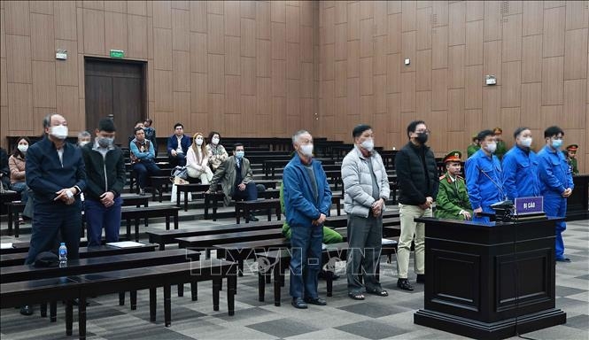 Các bị cáo tại phiên tòa sáng 16/1/2025.