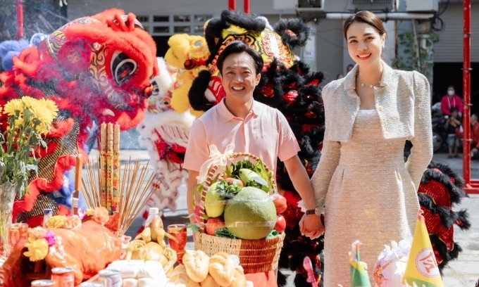 Sao Việt 8/2: Đàm Thu Trang - bà xã của doanh nhân Cường Đôla - cho biết cô chưa có tin vui, tiết lộ những ngày Tết ăn uống ngon miệng nên cân nặng tăng hai kg khiến thân hình tròn trịa.