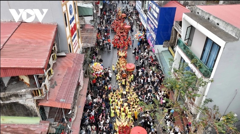 The festival taking place from the fourth to the sixth days of the first lunar month marks a new spring each year. Participants believe that joining in the festival will bring them good luck.