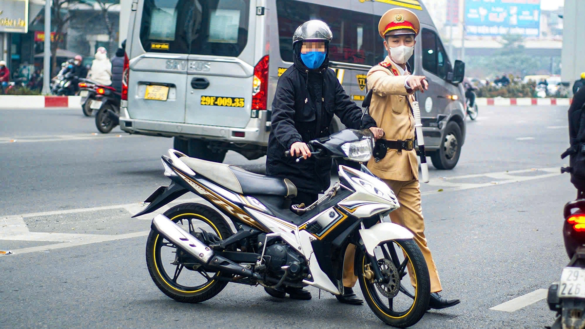 Trong đó, TNGT đường bộ xảy ra 442 vụ, làm chết 207 người, bị thương 372 người. So với 09 ngày nghỉ Tết Nguyên đán Giáp Thìn 2024, giảm 257 vụ (-36,76%), giảm 124 người chết (-37,46%), giảm 232 người bị thương (-38,41%).