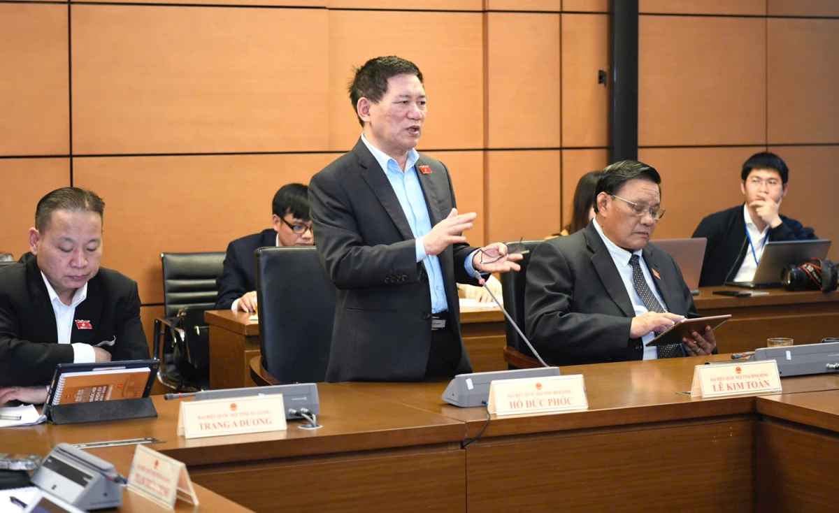 <a href="https://vov.vn/chinh-tri/quoc-hoi-tap-trung-cac-giai-phap-ve-muc-tieu-tang-truong-dat-8-tro-len-nam-2025-post1154878.vov" target="_blank">“Tăng trưởng của Việt Nam có thể vượt xa hơn 8%”</a> – Phó Thủ thủ tướng Hồ Đức Phớc cho rằng mức tăng trưởng năm 2024 đạt 7,09% đã là rất cao và còn rất nhiều dư địa, tiềm năng chưa được khai thác hết. những yếu tố này sẽ thúc đẩy đầu tư và tăng trưởng GDP. Chính phủ đã đưa ra hệ thống giải pháp thúc đẩy phát triển nên Phó thủ tướng cho rằng, mức tăng trưởng của Việt Nam không chỉ đạt 8% mà có thể vượt xa hơn nữa.