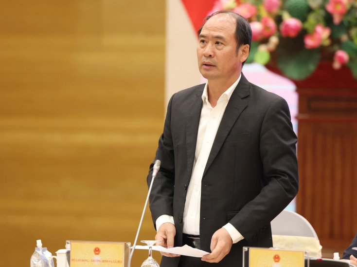 Thứ trưởng Bộ Lao động-Thương binh và Xã hội Nguyễn Văn Hồi trả lời về các giải pháp giữ chân người lao động sau Tết Nguyên đán Ất Tỵ (Ảnh: VGP)