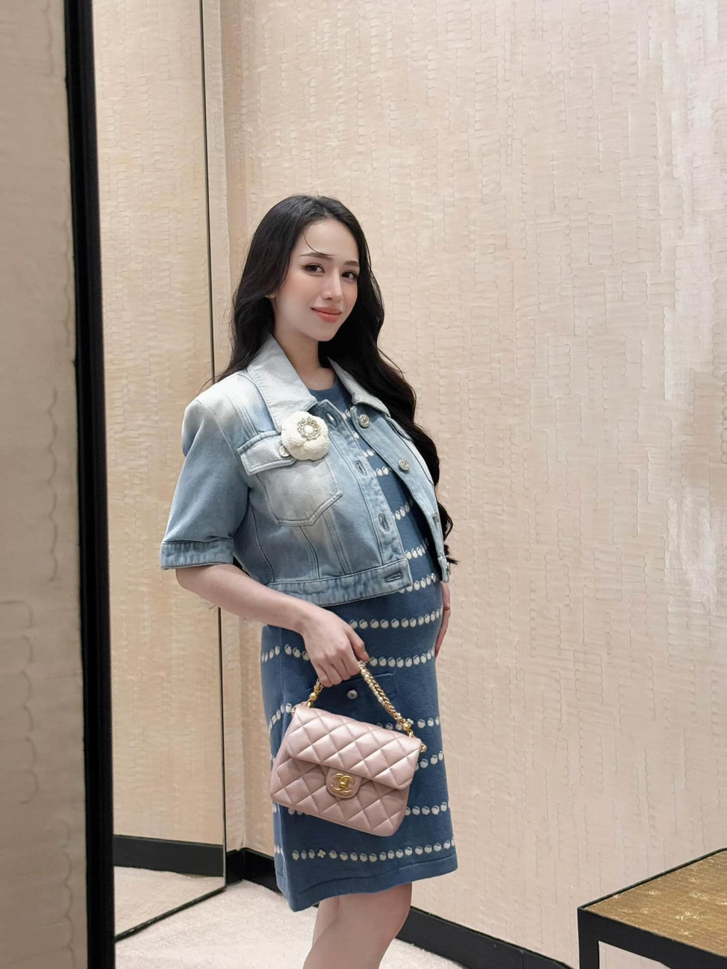 Joyce Phạm, con gái doanh nhân Minh 'Nhựa', chia sẻ em bé trong bụng là con trai, dự sinh vào tháng 6. (Nguồn: FBNV)