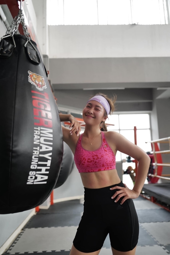 Diễn viên Khả Ngân chăm chỉ tập boxing.