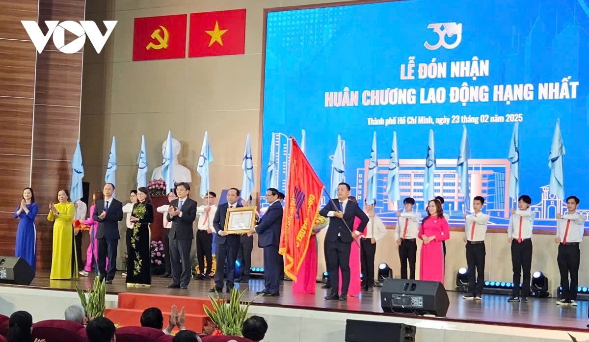 VNU-HCM receive Labour Order, First Class on its 30th commemorative meeting on February 23