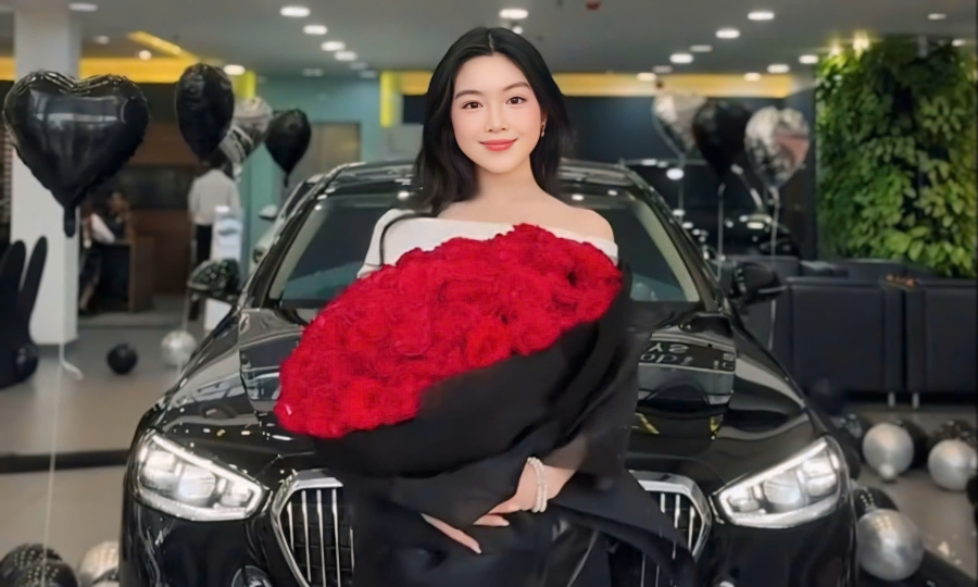 Sao Việt 21/2: Lọ Lem - con gái 19 tuổi của MC Quyền Linh tiết lộ biết kiếm tiền từ nhỏ và luôn nỗ lực trên cả con đường học hành lẫn công việc bên ngoài. 16 tuổi, cô trở thành đại sứ thương hiệu cho một dòng son dưỡng môi, sau đó nhận được nhiều hợp đồng và làm việc liên tục. Chỉ trong năm ấy, cô kiếm được hơn một tỷ đồng.