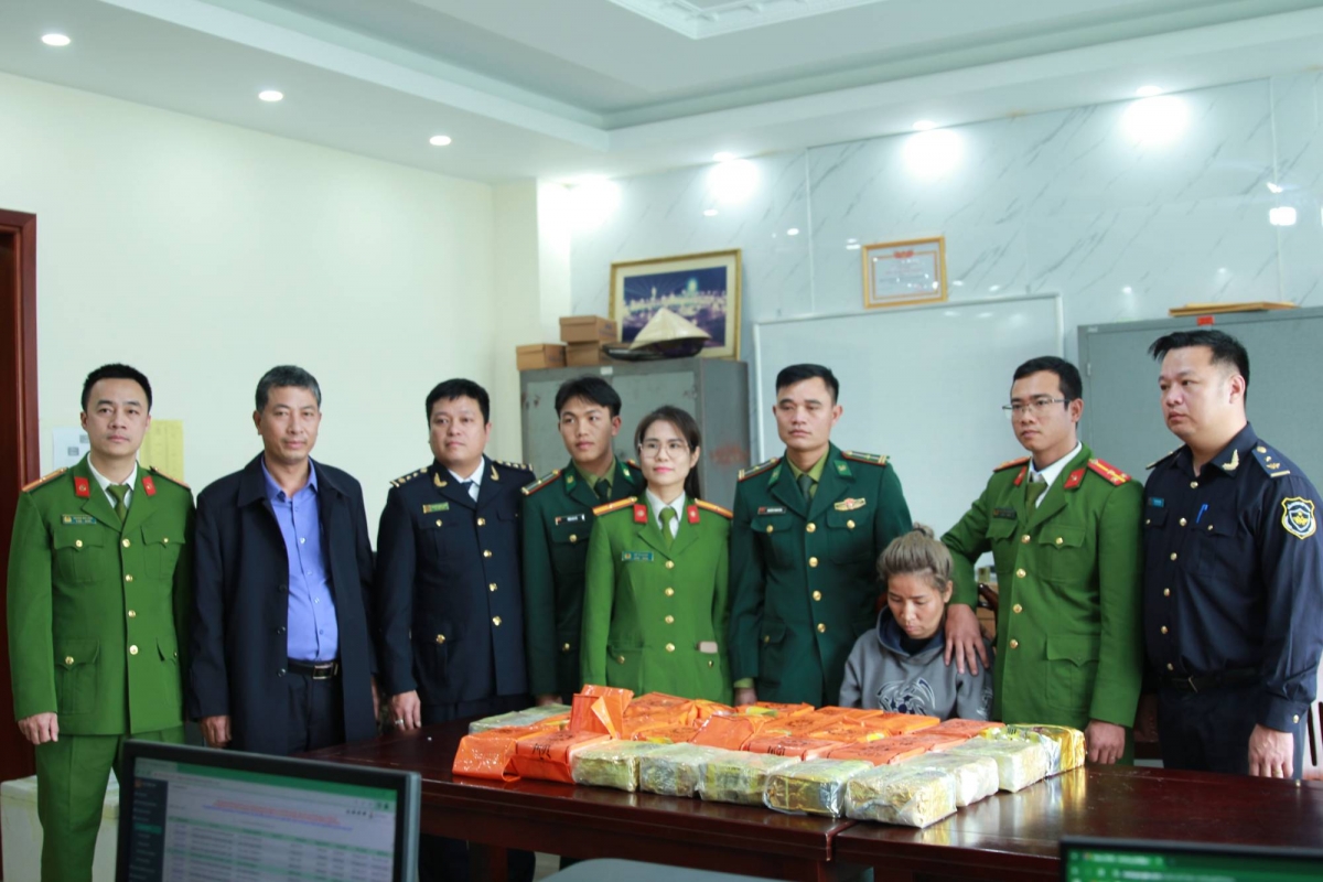 Đối tượng Bounhak SonLi Nhong bị cơ quan chức năng bắt giữ