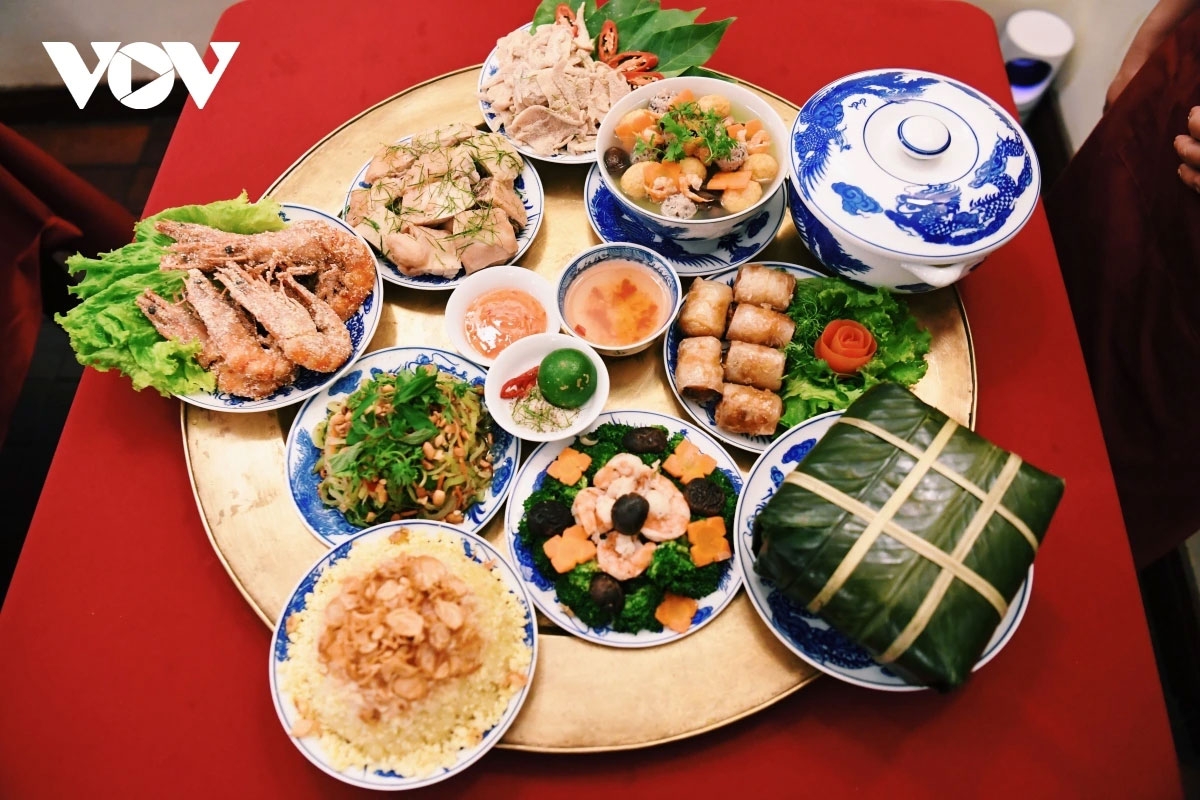 Mâm cỗ mặn thể hiện sự đầy đủ và lòng hiếu thảo đối với tổ tiên. Số lượng các món ăn sẽ tùy vào hoàn cảnh, điều kiện kinh tế cũng như đặc trưng của vùng miền