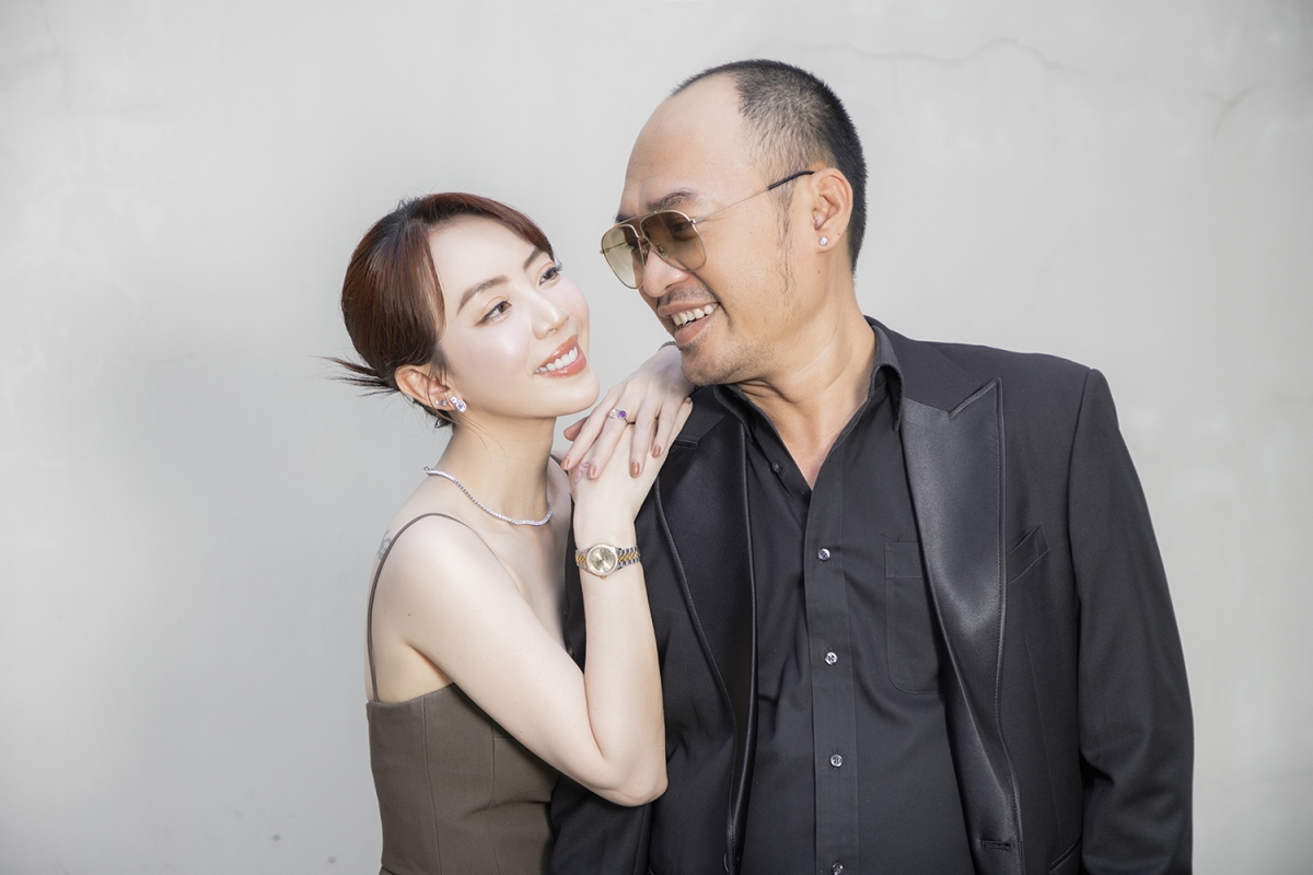 Thu Trang cho biết, Tiến Luật luôn là người đồng hành, ở cạnh cô trong suốt quá trình thực hiện dự án. 