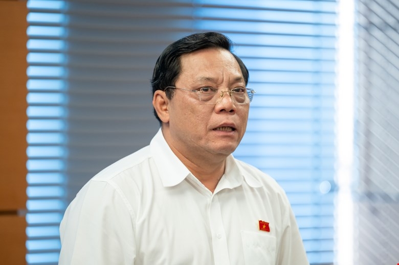 <a href="https://vov.vn/chinh-tri/doi-moi-sang-tao-an-nhau-o-phuong-phap-lam-dung-nang-ne-trinh-tu-thu-tuc-post1154580.vov" target="_blank">“Ăn nhau ở phương pháp làm, đừng nặng nề trình tự thủ tục”</a> – Trung tướng Nguyễn Hải Trung, Giám đốc Công an TP Hà Nội nêu quan điểm khi thảo luận tại Quốc hội, ủng hộ các cơ chế, chính sách đột phá, bỏ tư duy “không quản được thì cấm”; đẩy mạnh phân cấp, phân quyền, kiến tạo phát triển. Theo ông, mục tiêu, quan điểm đặt ra cần đảm bảo, còn đề cao đổi mới sáng tạo, dám nghĩ, dám làm, dám chịu trách nhiệm thì phương pháp là rất quan trọng, tùy thuộc tư duy mỗi người nên đừng nặng nề về thủ tục.