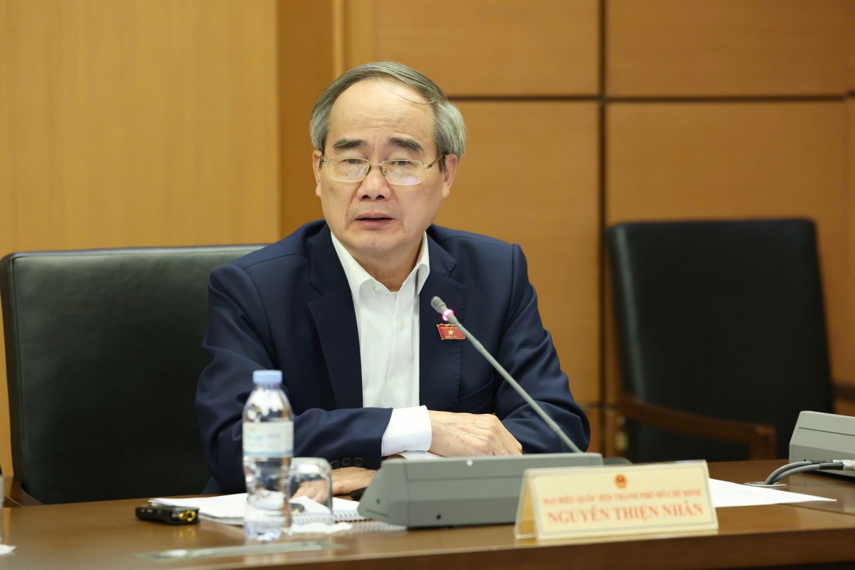 <a href="https://vov.vn/chinh-tri/db-nguyen-thien-nhan-can-co-lo-trinh-tang-luong-len-gap-doi-tu-nay-den-nam-2030-post1154858.vov" target="_blank">“Lương phải tăng để đạt mức lương đủ sống tối thiểu”</a>. Trên diễn đàn Quốc hội, đại biểu Nguyễn Thiện Nhân Đại biểu đề nghị cần có lộ trình chuyển từ lương tối thiểu sang lương đủ sống tối thiểu. Theo ông, hiện nay, lương tối thiểu vùng 1 chỉ khoảng 5 triệu đồng/tháng. Trong khi đó, để một gia đình có hai người lao động nuôi được hai con, thu nhập cần đạt khoảng 21 triệu đồng/tháng. Điều này có nghĩa là lương đủ sống phải ở mức 10,5 triệu đồng/người/tháng. So sánh với các nước khác, ngay cả khi tăng lương gấp đôi, mức lương của Việt Nam vẫn chỉ bằng 26% mức lương tối thiểu của Nhật Bản và 27% của Hàn Quốc. Do đó, việc tăng lương vẫn đảm bảo lợi thế cạnh tranh của Việt Nam.