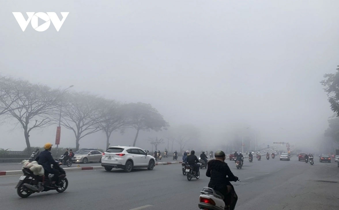 Thời tiết nồm ẩm kéo dài khiến vật dụng trong nhà hỏng hóc, ẩm mốc và ảnh hưởng không nhỏ tới sức khỏe con người