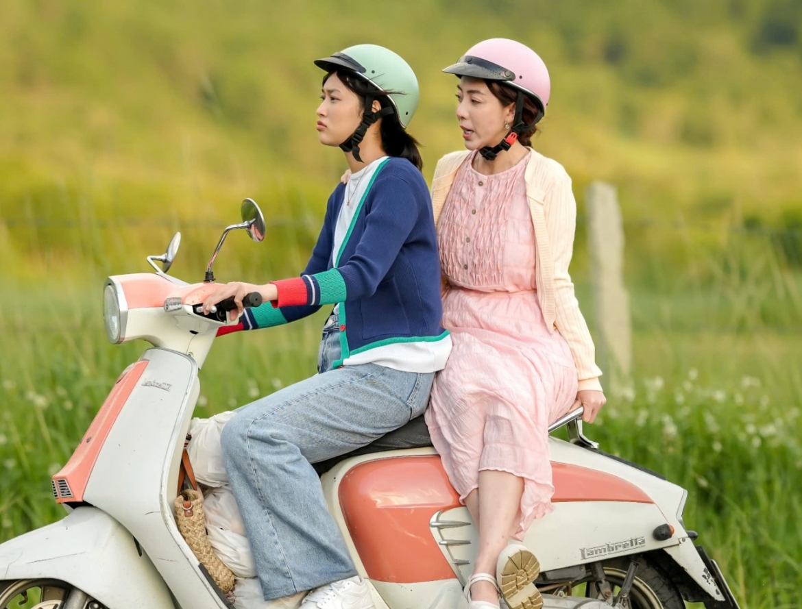 "Nụ hôn bạc tỷ" của Thu Trang chính thức gia nhập đội ngũ phim trăm tỷ.