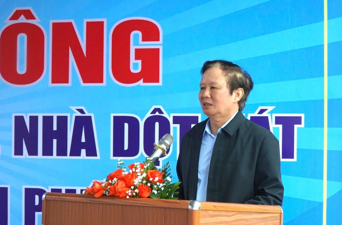 Ông Lê Trường Lưu, Bí thư Thành ủy Huế phát biểu tại buổi lễ khởi công xoá nhà tạm, nhà dột nát trên địa bàn huyện Phú Lộc