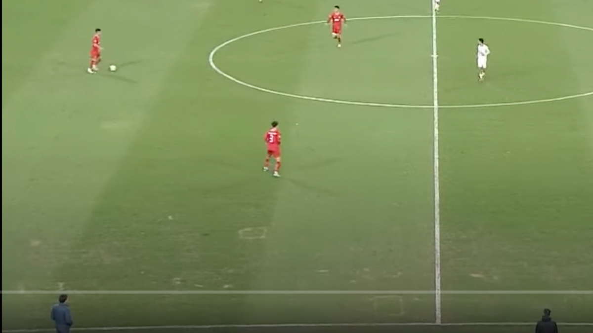 Mặt cỏ SVĐ Mỹ Đình chưa hồi phục sau hai tháng tổ chức chương trình ca nhạc.