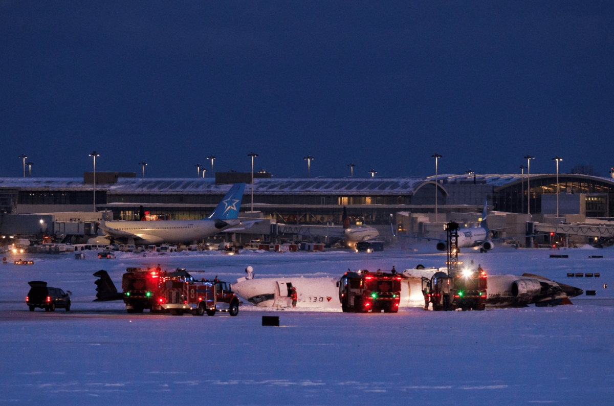 Hiện trường vụ rơi máy bay. Ảnh: Reuters