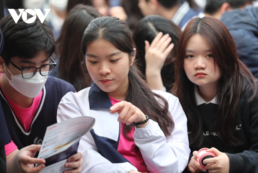 Không ít học sinh cuối cấp lo lắng khi không học thêm tại trường (Ảnh minh họa)