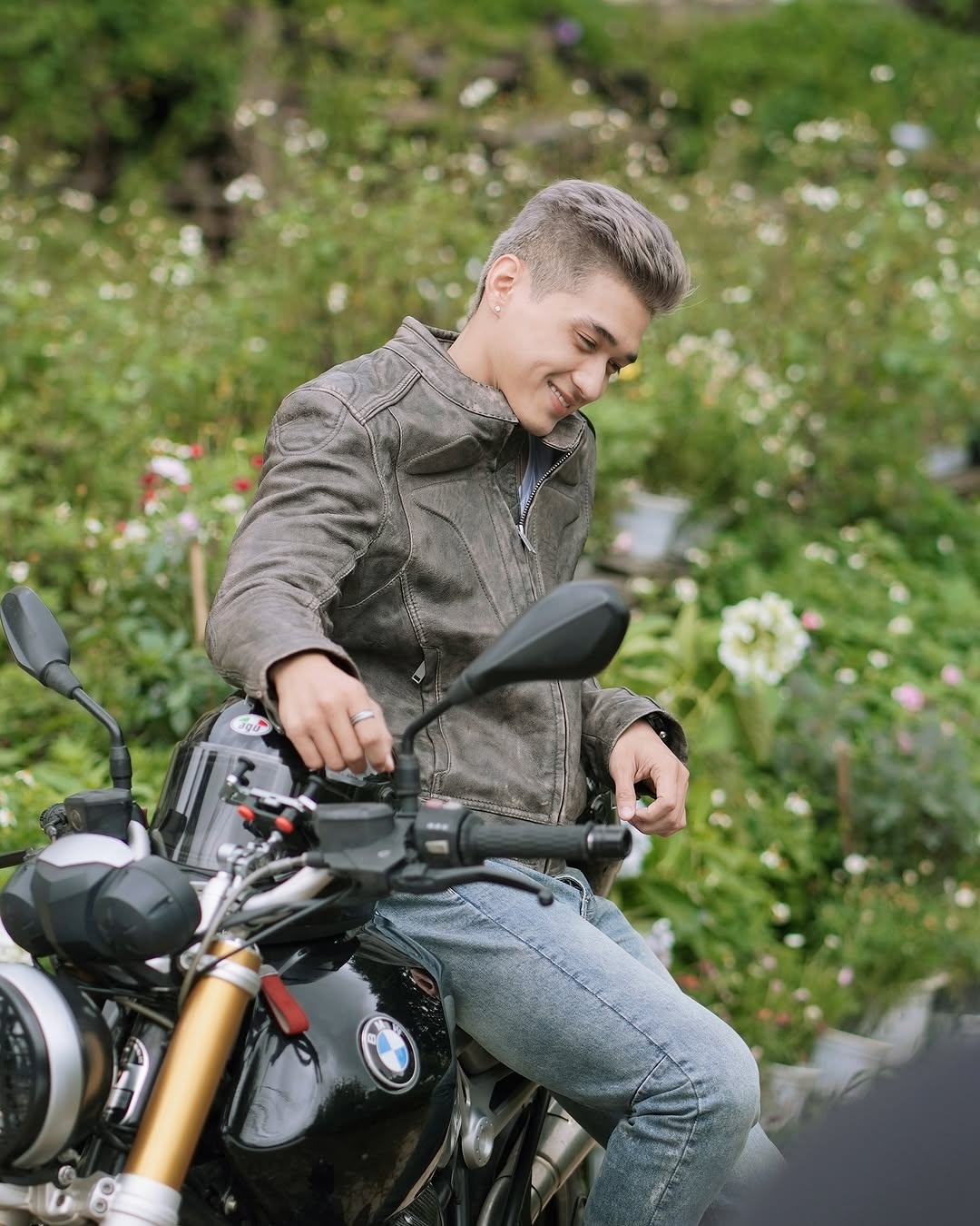 Ngoài đời thường, Ma Ran Đô có phong cách thời trang trẻ trung, thường xuyên diện áo thun, quần jeans. 