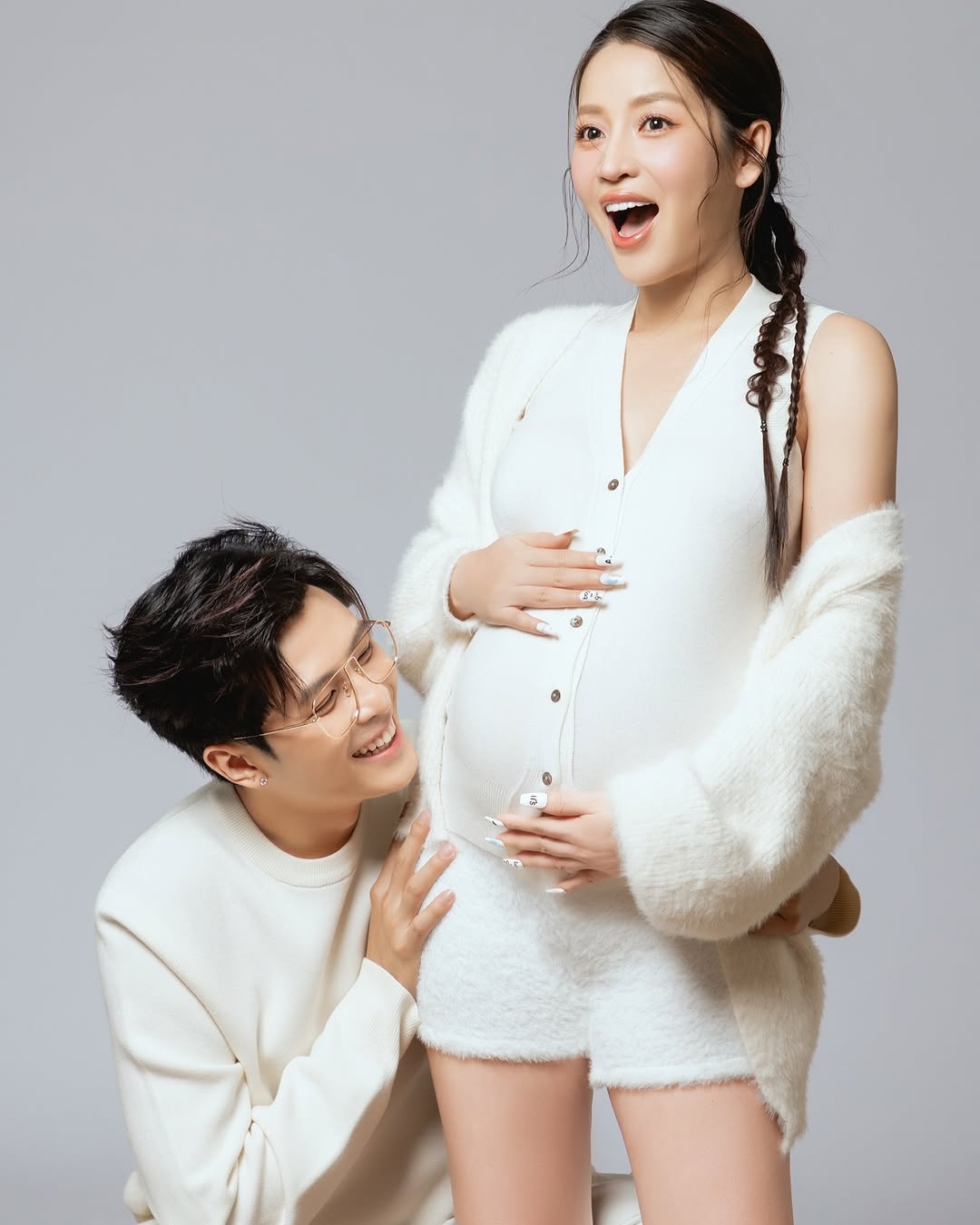 Trong thời gian mang thai, Gin Tuấn Kiệt luôn đồng hành và chăm sóc Puka chu đáo. Anh thường xuyên hộ tống vợ bầu đến các sự kiện, chia sẻ rằng không muốn để cô ở nhà một mình để tránh cảm giác buồn chán và đảm bảo an toàn cho cả hai mẹ con. Puka và chồng đều bày tỏ niềm hạnh phúc, háo hức chờ đón thành viên mới trong gia đình.