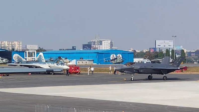 Su-57 của Nga và F-35 của Mỹ cùng tham gia triển lãm hàng không quốc tế tại Ấn Độ. Ảnh: X