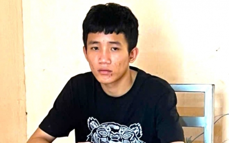 Ngày 2/2/2025, Công an tỉnh Tây Ninh đã tiếp nhận đối tượng truy nã đặc biệt nguy hiểm Nguyễn Tấn Đạt (SN 2007) ra đầu thú. Đây là người đã bỏ trốn sau khi bị khởi tố về hành vi “Hiếp dâm người dưới 16 tuổi” hồi năm 2024. Lực lượng chức năng đã vận động gia đình liên lạc với Đạt ra đầu thú để hưởng khoan hồng. Sau khi được gia đình khuyên nhủ, Đạt đã từ Campuchia về Việt Nam dịp Tết Ất Tỵ và ra đầu thú.