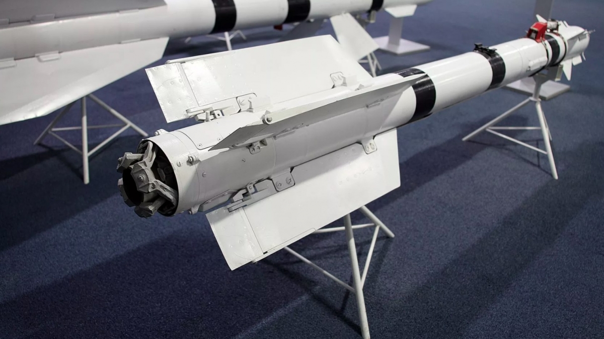 Tên lửa không đối không tầm ngắn R-73. Ảnh: Vitaly V. Kuzmin/Creative Commons