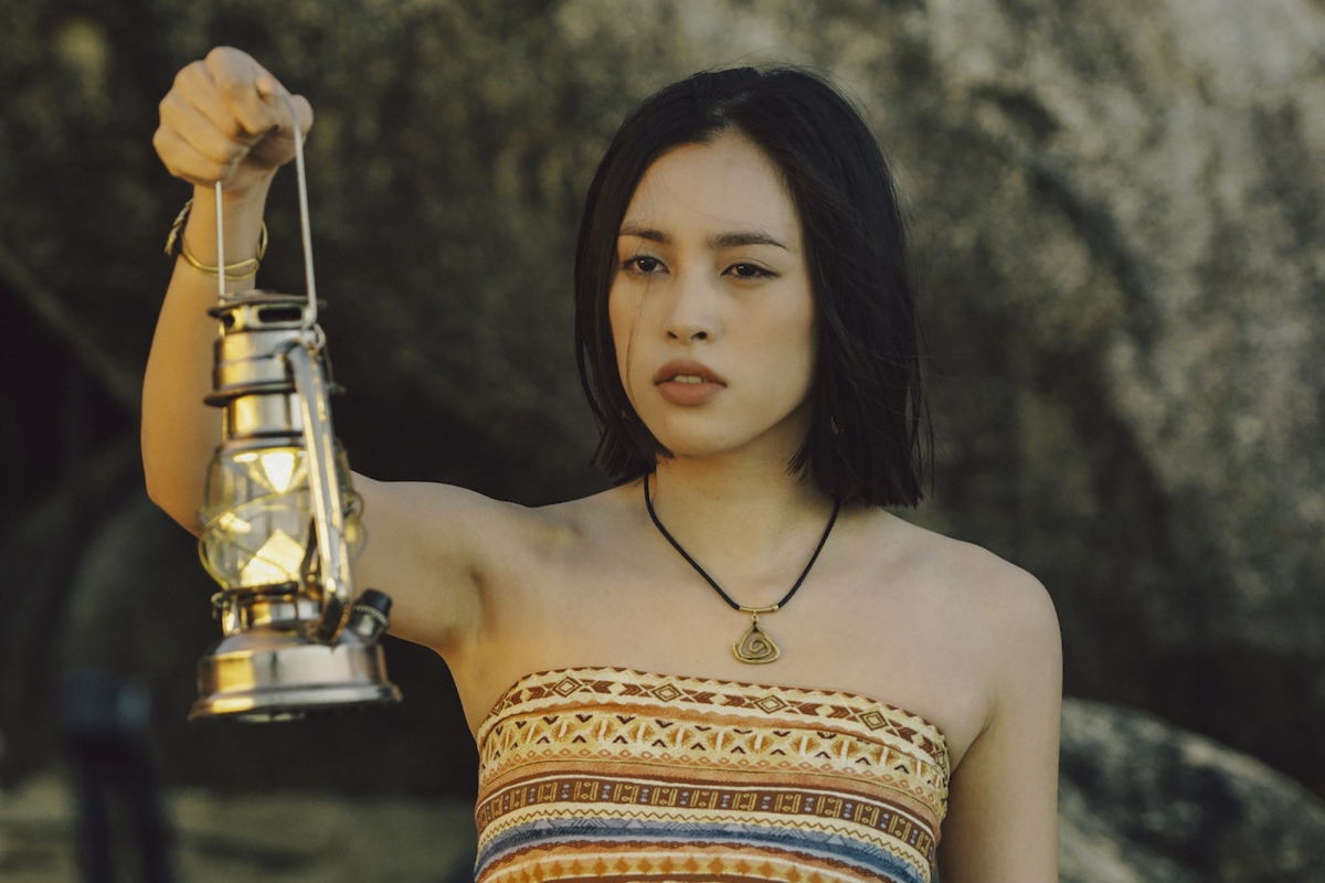 Hoa hậu Tiểu Vy trong phim điện ảnh đầu tay "Đảo độc đắc: Tử mẫu thiên linh cái".