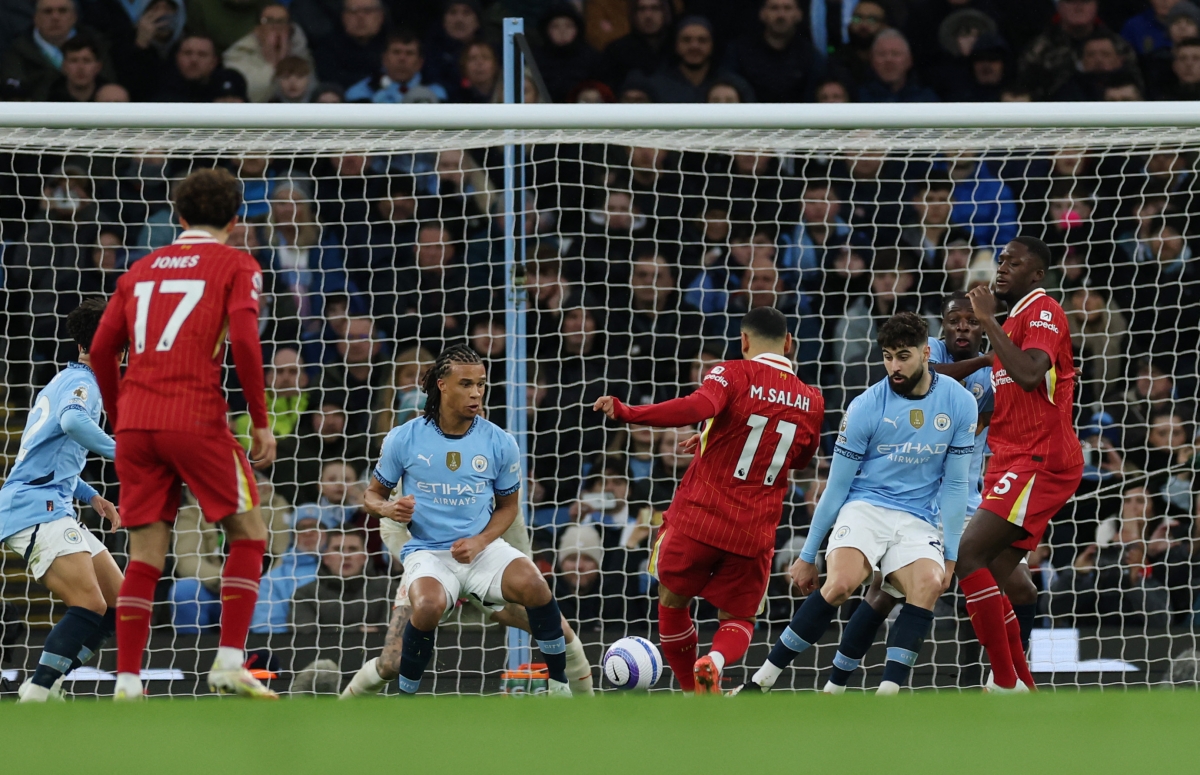 Khoảnh khắc ghi bàn mở tỷ số của Salah. (Ảnh: Reuters). 