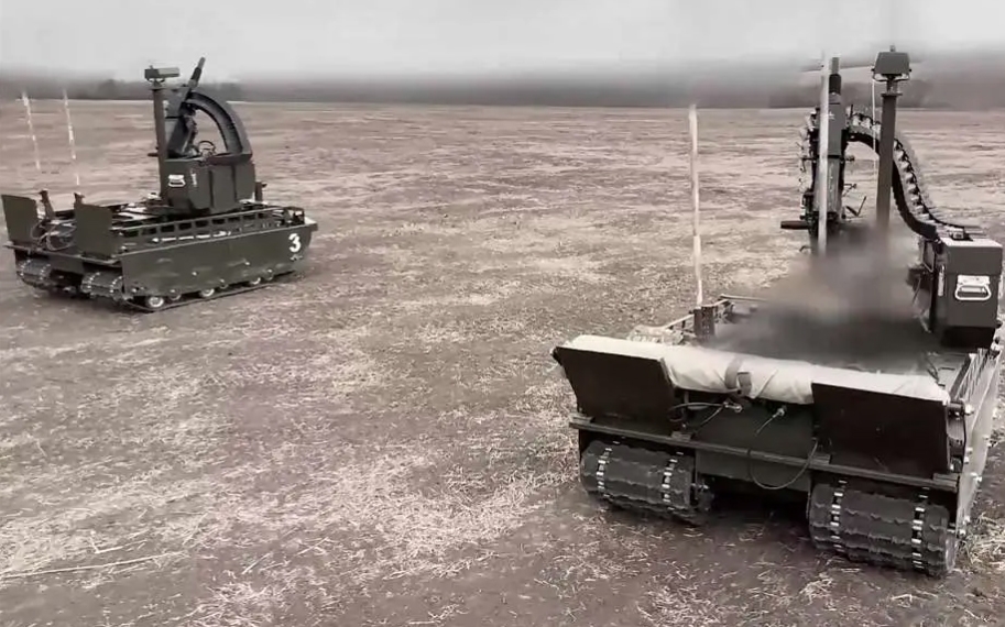 Chiến xa không người lái (UGV) Courier. Ảnh: Army Recognition