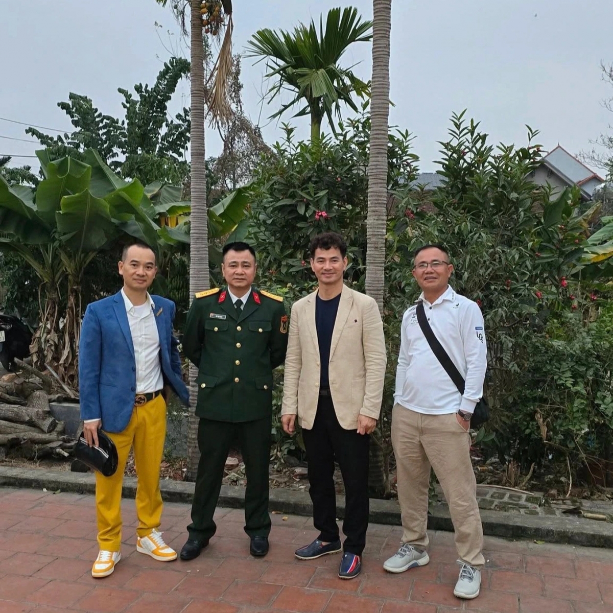 NSND Tự Long thường xuyên về thăm quê của NSND Xuân Bắc trong những dịp quan trọng. Mới đây, Giám đốc Nhà hát Chèo Quân đội cũng có mặt tại Vĩnh Phúc để chúc Tết gia đình "Nam Tào".