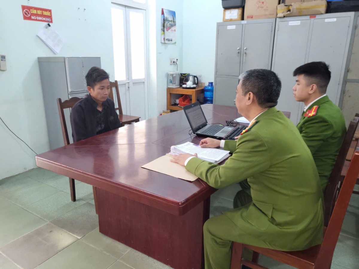 Thực hiện kế hoạch mở đợt cao điểm tấn công, trấn áp tội phạm bảo đảm ANTT Tết Nguyên đán Ất Tỵ, Công an huyện Hạ Hòa, tỉnh Phú Thọ đã bắt giữ Trần Đình Hợp (SN 1990) là đối tượng trốn truy nã từ năm 2021 sau khi thực hiện hành vi "Cố ý gây thương tích".