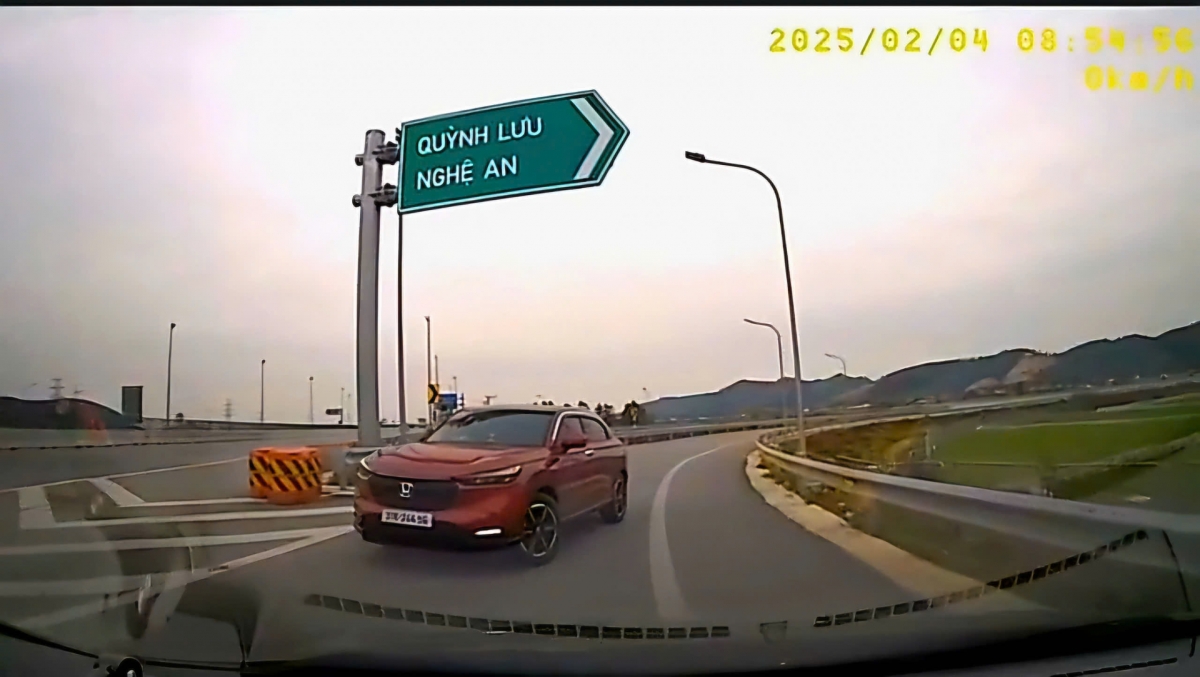 Hình ảnh phương tiện vi phạm được cắt từ video