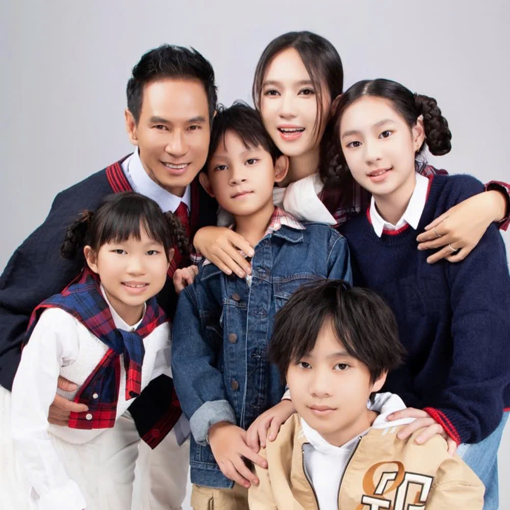 Gia đình Lý Hải - Minh Hà đăng ảnh đầy đủ các thành viên.