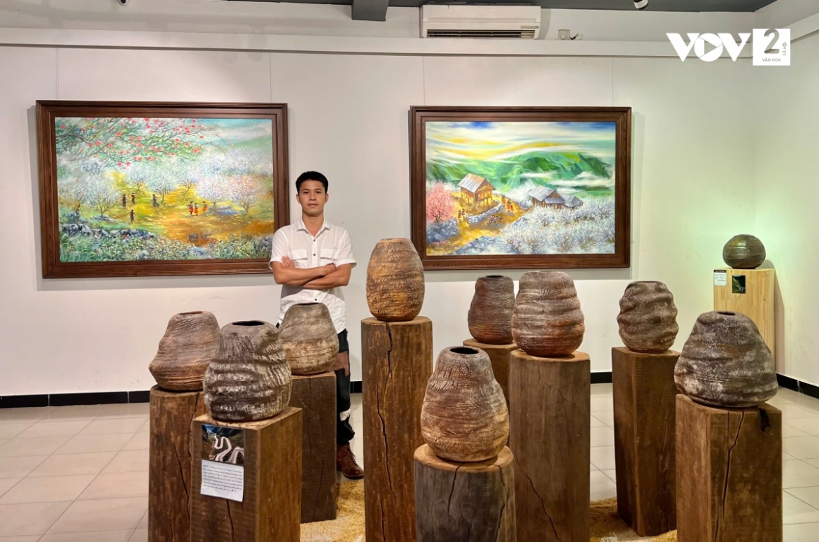 Huân Gốm bên bộ sưu tập "Đường lên non cao"